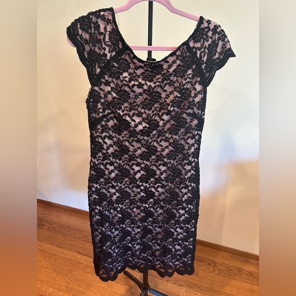 Chic Black Lace Mini Dress